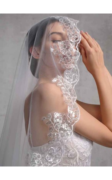 One-tier Lace Applique Edge Cathedral Bridal Veils With Lace