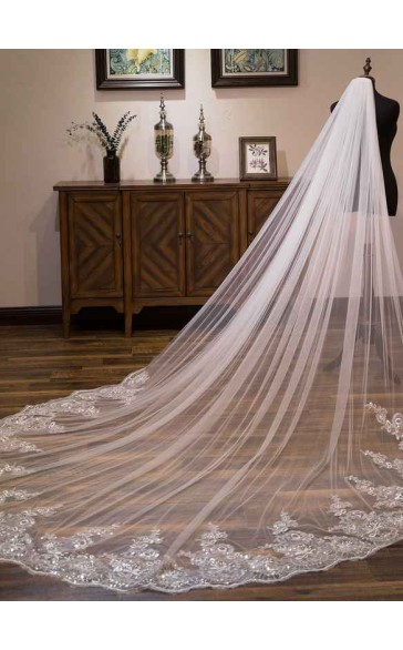 One-tier Lace Applique Edge Cathedral Bridal Veils With Lace