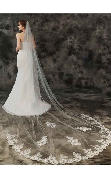 One-tier Lace Applique Edge Chapel Bridal Veils With Lace