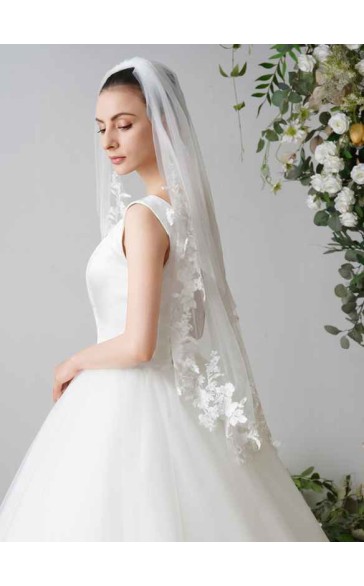 Two-tier Lace Applique Edge Fingertip Bridal Veils With Lace