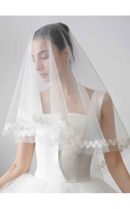 Two-tier Lace Applique Edge Fingertip Bridal Veils With Lace