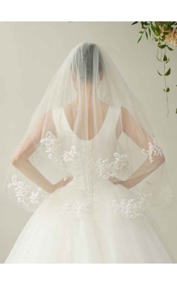 Two-tier Cut Edge Fingertip Bridal Veils With Lace