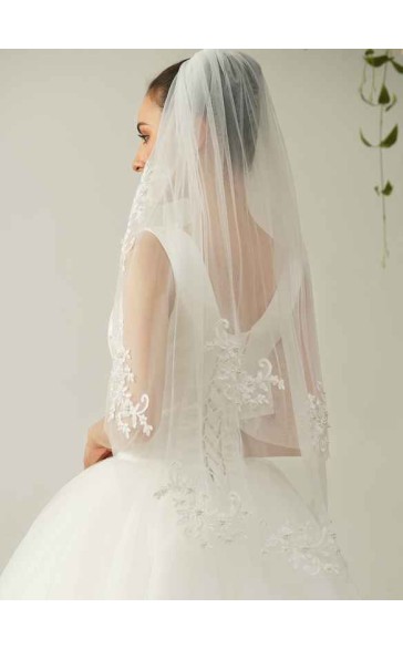 Two-tier Cut Edge Fingertip Bridal Veils With Lace