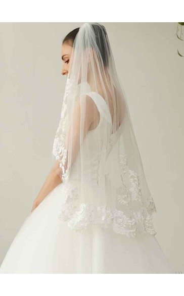 One-tier Lace Applique Edge Fingertip Bridal Veils With Lace