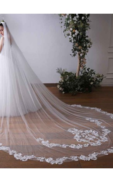 One-tier Lace Applique Edge Cathedral Bridal Veils With Lace