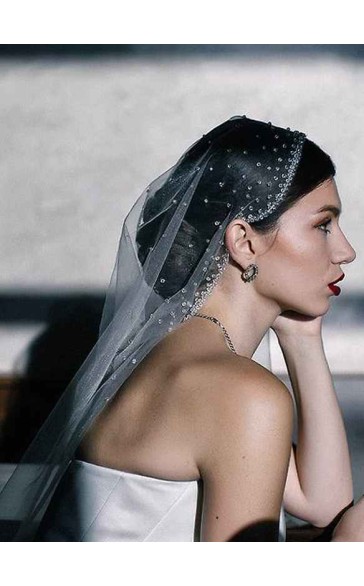 One-tier Beaded Edge Fingertip Bridal Veils With Beading