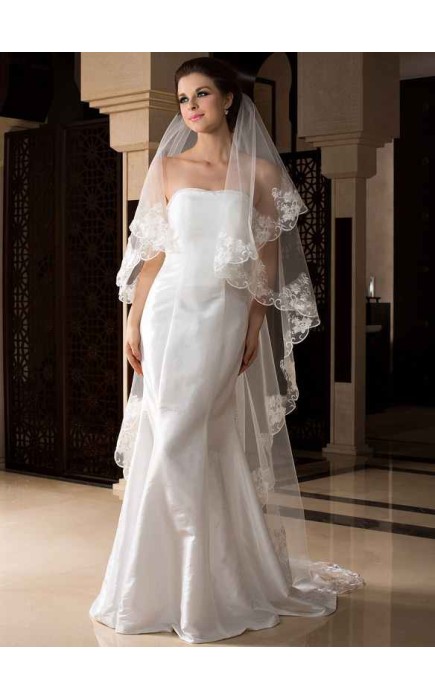 One-tier Lace Applique Edge Chapel Bridal Veils With Lace