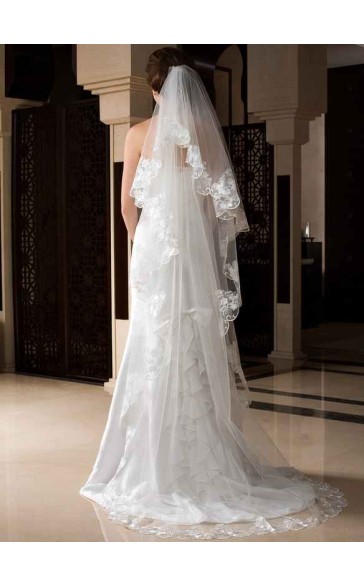 One-tier Lace Applique Edge Chapel Bridal Veils With Lace