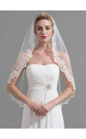 One-tier Lace Applique Edge Fingertip Bridal Veils With Lace